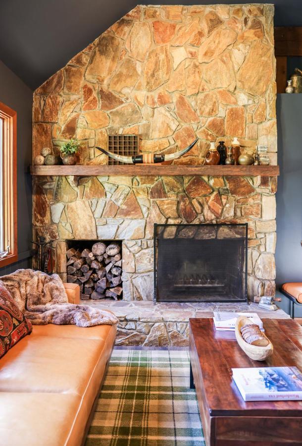 Outland Chalet & Suites Great Smoky Mountains Whittier 外观 照片