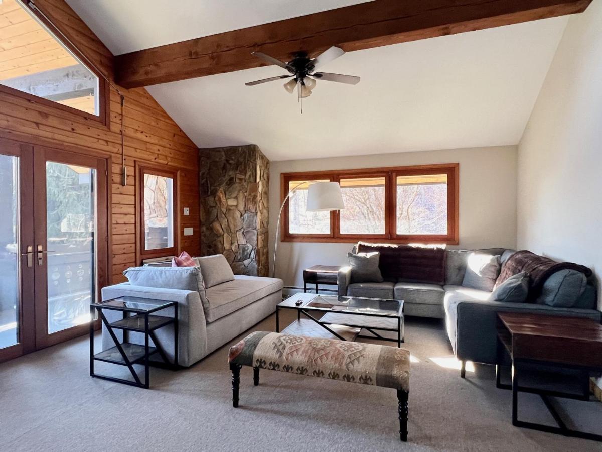 Outland Chalet & Suites Great Smoky Mountains Whittier 客房 照片