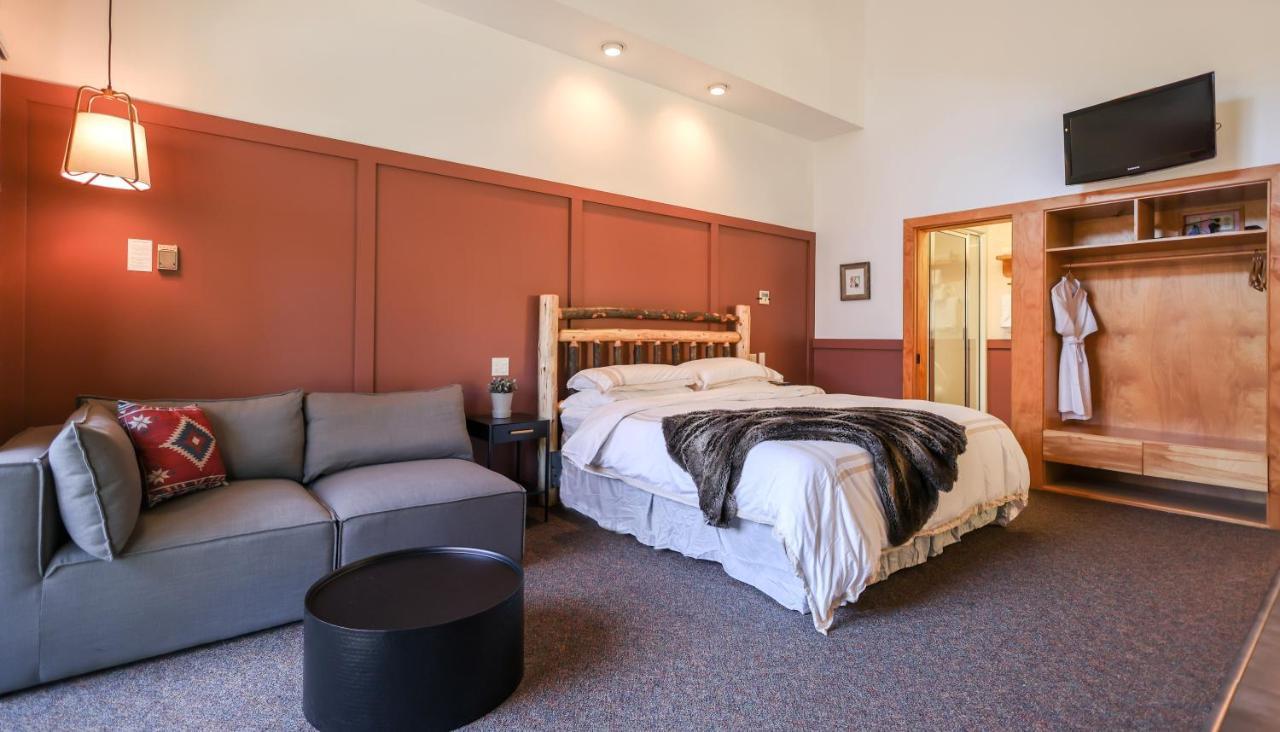 Outland Chalet & Suites Great Smoky Mountains Whittier 外观 照片