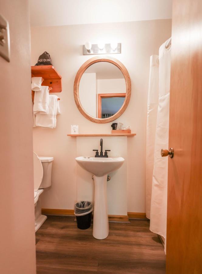 Outland Chalet & Suites Great Smoky Mountains Whittier 客房 照片