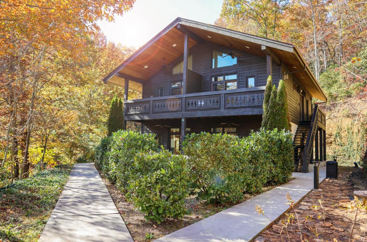 Outland Chalet & Suites Great Smoky Mountains Whittier 外观 照片