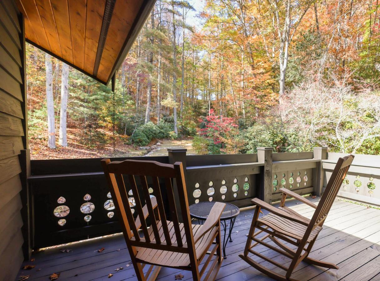 Outland Chalet & Suites Great Smoky Mountains Whittier 客房 照片