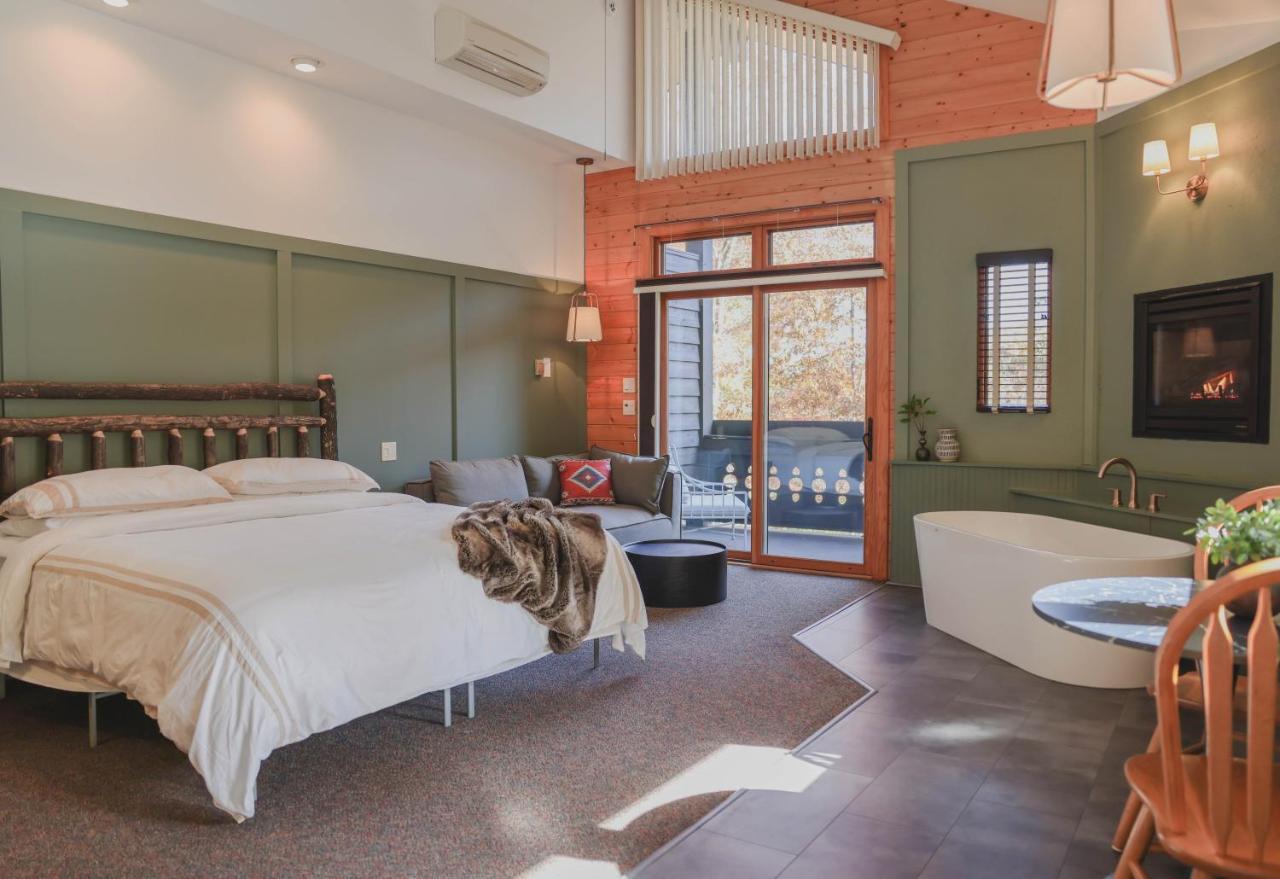 Outland Chalet & Suites Great Smoky Mountains Whittier 外观 照片