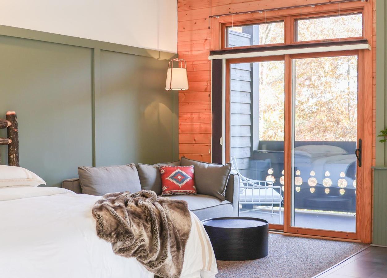 Outland Chalet & Suites Great Smoky Mountains Whittier 外观 照片