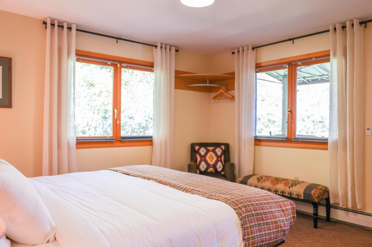 Outland Chalet & Suites Great Smoky Mountains Whittier 客房 照片