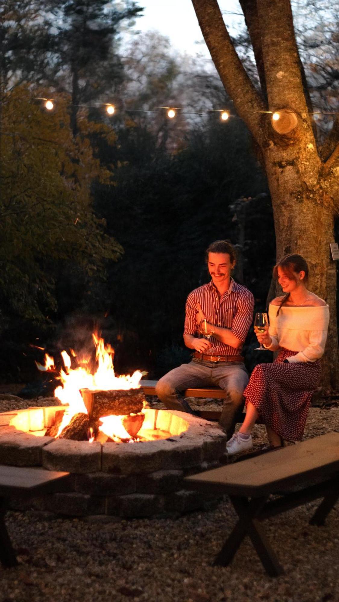 Outland Chalet & Suites Great Smoky Mountains Whittier 外观 照片